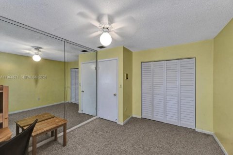 Touwnhouse à vendre à Miami, Floride: 3 chambres, 212 m2 № 2001341 - photo 15