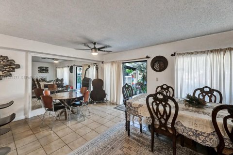 Touwnhouse à vendre à Miami, Floride: 3 chambres, 212 m2 № 2001341 - photo 6