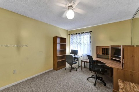 Touwnhouse à vendre à Miami, Floride: 3 chambres, 212 m2 № 2001341 - photo 16