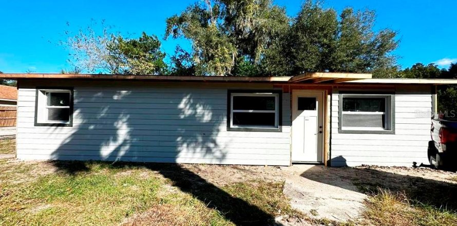 House in DeLand, Florida 3 bedrooms, 86.77 sq.m. № 1833165