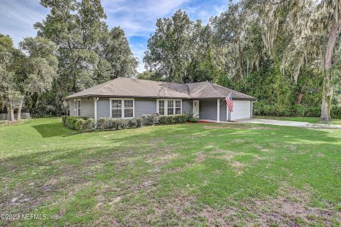 House in Hawthorne, Florida 4 bedrooms, 152.73 sq.m. № 771738 - photo 1