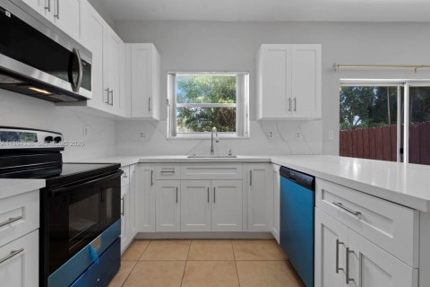 Adosado en Miramar, Florida 4 dormitorios, 180.14 m2 № 2056378