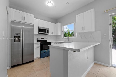 Adosado en alquiler en Miramar, Florida, 4 dormitorios, 180.14 m2 № 2056378 - foto 2