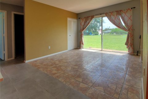 House in North Port, Florida 2 bedrooms, 82.5 sq.m. № 1900109 - photo 4