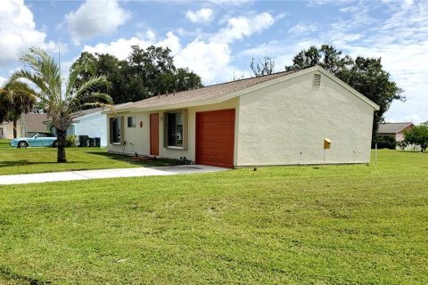 House in North Port, Florida 2 bedrooms, 82.5 sq.m. № 1900109 - photo 19