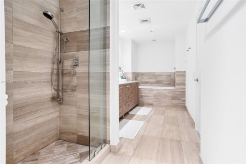Condo in Key Biscayne, Florida, 2 bedrooms  № 1868766 - photo 27