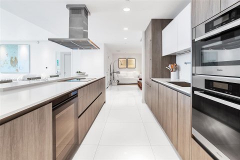 Condo in Key Biscayne, Florida, 2 bedrooms  № 1868766 - photo 11