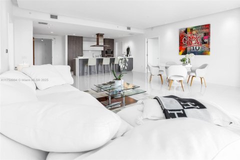 Condo in Key Biscayne, Florida, 2 bedrooms  № 1868766 - photo 2