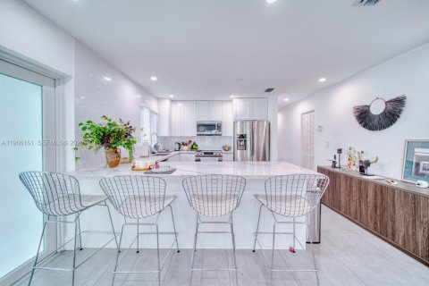 Propiedad comercial en venta en Miami, Florida, 273.5 m2 № 2030074 - foto 13