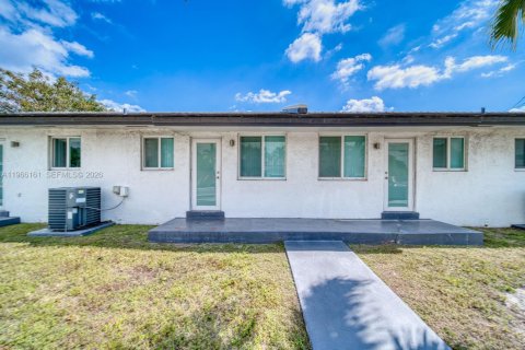 Propiedad comercial en venta en Miami, Florida, 273.5 m2 № 2030074 - foto 2