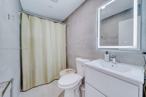 Propiedad comercial en venta en Miami, Florida, 273.5 m2 № 2030074 - foto 16