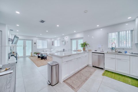 Propiedad comercial en venta en Miami, Florida, 273.5 m2 № 2030074 - foto 15