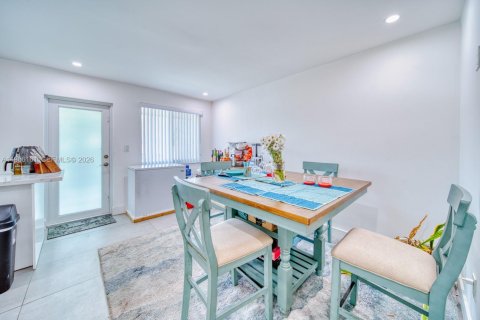 Propiedad comercial en venta en Miami, Florida, 273.5 m2 № 2030074 - foto 24