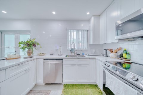 Propiedad comercial en venta en Miami, Florida, 273.5 m2 № 2030074 - foto 14