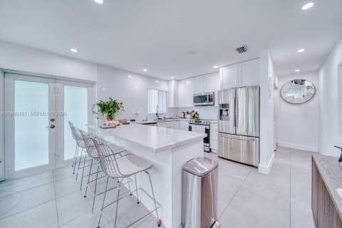 Propiedad comercial en venta en Miami, Florida, 273.5 m2 № 2030074 - foto 5