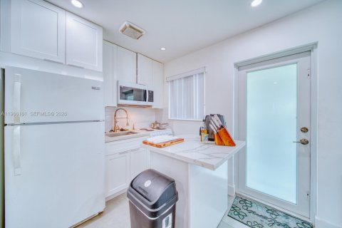 Propiedad comercial en venta en Miami, Florida, 273.5 m2 № 2030074 - foto 25