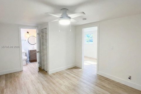 Villa ou maison à louer à Miami, Floride: 1 chambre, 240.52 m2 № 2041825 - photo 6