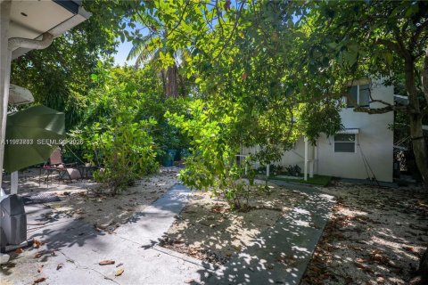 Villa ou maison à louer à Miami, Floride: 1 chambre, 240.52 m2 № 2041825 - photo 11