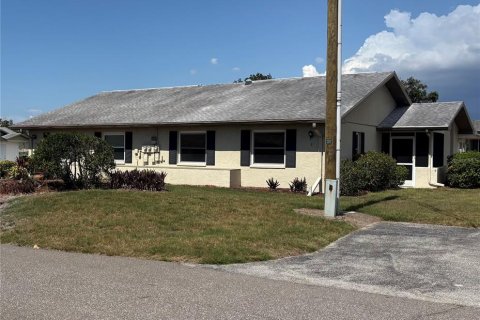 Condo in Sun City Center, Florida, 2 bedrooms № 2202320