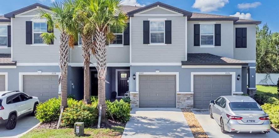 Adosado en Land O' Lakes, Florida 3 dormitorios, 151.8 m2 № 2156302