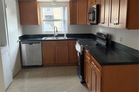 Condo in Orlando, Florida, 2 bedrooms № 2201045 - photo 11