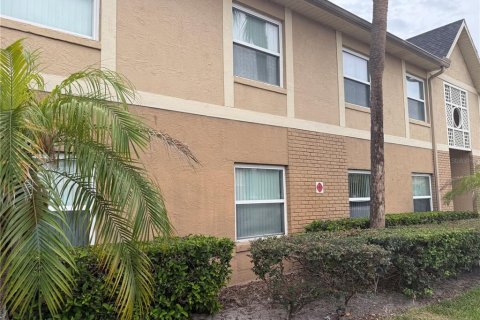 Condo in Orlando, Florida, 2 bedrooms № 2201045 - photo 2