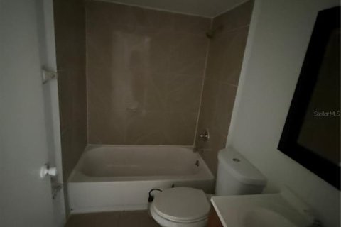 Condo in Orlando, Florida, 2 bedrooms № 2201045 - photo 9