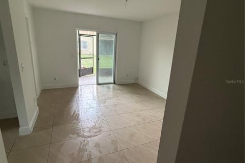 Condo in Orlando, Florida, 2 bedrooms № 2201045 - photo 5