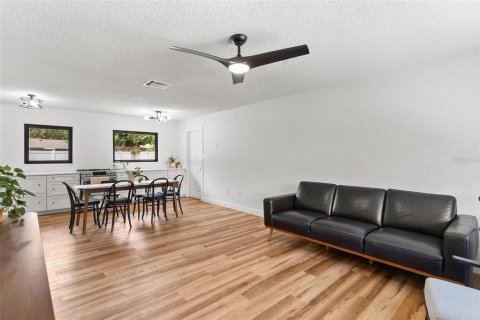 House in Tavares, Florida 3 bedrooms, 97.83 sq.m. № 1869300 - photo 6