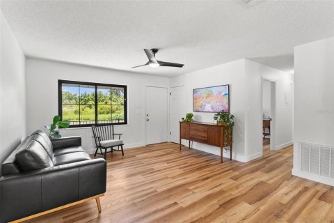 House in Tavares, Florida 3 bedrooms, 97.83 sq.m. № 1869300 - photo 8
