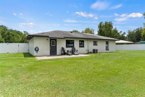 House in Tavares, Florida 3 bedrooms, 97.83 sq.m. № 1869300 - photo 27