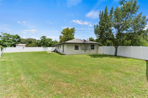 House in Tavares, Florida 3 bedrooms, 97.83 sq.m. № 1869300 - photo 30