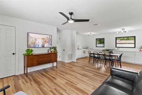 House in Tavares, Florida 3 bedrooms, 97.83 sq.m. № 1869300 - photo 7
