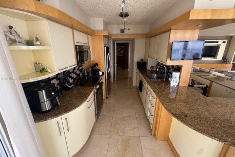 Снять в аренду кондоминиум в Санни-Айлс-Бич, Флорида 3 спальни, 225.75м2, № 1972078 - фото 7