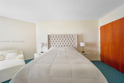 Снять в аренду кондоминиум в Санни-Айлс-Бич, Флорида 3 спальни, 225.75м2, № 1972078 - фото 19