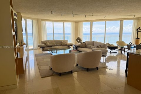 Снять в аренду кондоминиум в Санни-Айлс-Бич, Флорида 3 спальни, 225.75м2, № 1972078 - фото 3
