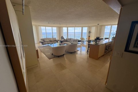 Снять в аренду кондоминиум в Санни-Айлс-Бич, Флорида 3 спальни, 225.75м2, № 1972078 - фото 4