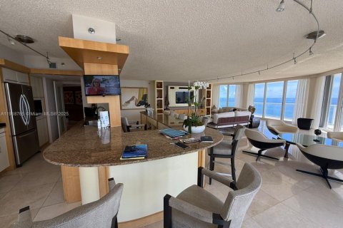 Снять в аренду кондоминиум в Санни-Айлс-Бич, Флорида 3 спальни, 225.75м2, № 1972078 - фото 6