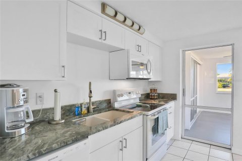 Villa ou maison à louer à Port Charlotte, Floride: 2 chambres, 141.86 m2 № 214861 - photo 23