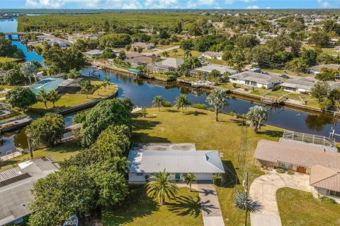 Villa ou maison à louer à Port Charlotte, Floride: 2 chambres, 141.86 m2 № 214861 - photo 29