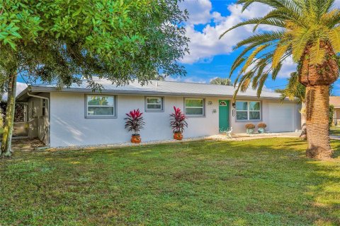 Villa ou maison à louer à Port Charlotte, Floride: 2 chambres, 141.86 m2 № 214861 - photo 2