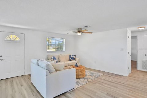 Villa ou maison à louer à Port Charlotte, Floride: 2 chambres, 141.86 m2 № 214861 - photo 17