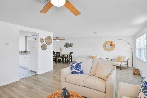 Villa ou maison à louer à Port Charlotte, Floride: 2 chambres, 141.86 m2 № 214861 - photo 19