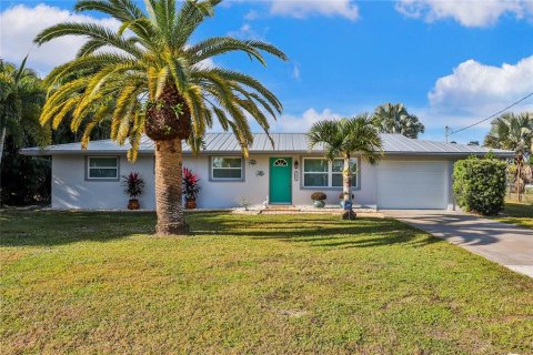 Villa ou maison à louer à Port Charlotte, Floride: 2 chambres, 141.86 m2 № 214861 - photo 1