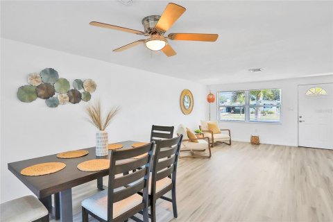 Villa ou maison à louer à Port Charlotte, Floride: 2 chambres, 141.86 m2 № 214861 - photo 21