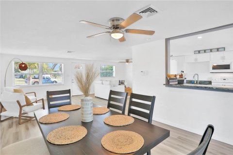 Villa ou maison à louer à Port Charlotte, Floride: 2 chambres, 141.86 m2 № 214861 - photo 22