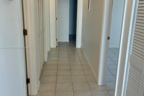 Снять в аренду виллу или дом в Катлер-Бей, Флорида 3 спальни, 127.18м2, № 2056882 - фото 9