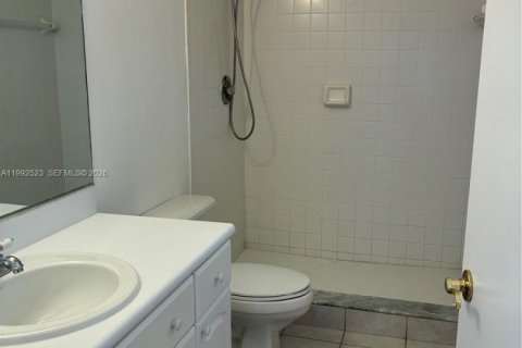 Снять в аренду виллу или дом в Катлер-Бей, Флорида 3 спальни, 127.18м2, № 2056882 - фото 12