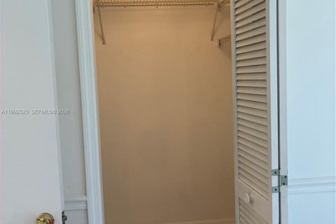 Снять в аренду виллу или дом в Катлер-Бей, Флорида 3 спальни, 127.18м2, № 2056882 - фото 13