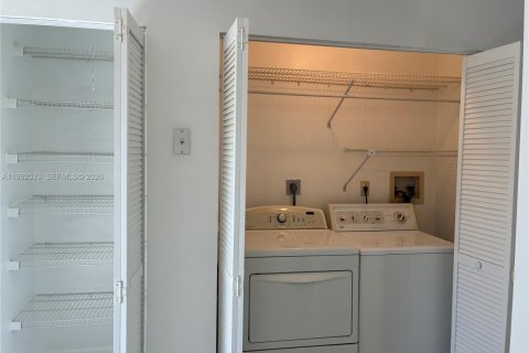 Снять в аренду виллу или дом в Катлер-Бей, Флорида 3 спальни, 127.18м2, № 2056882 - фото 7